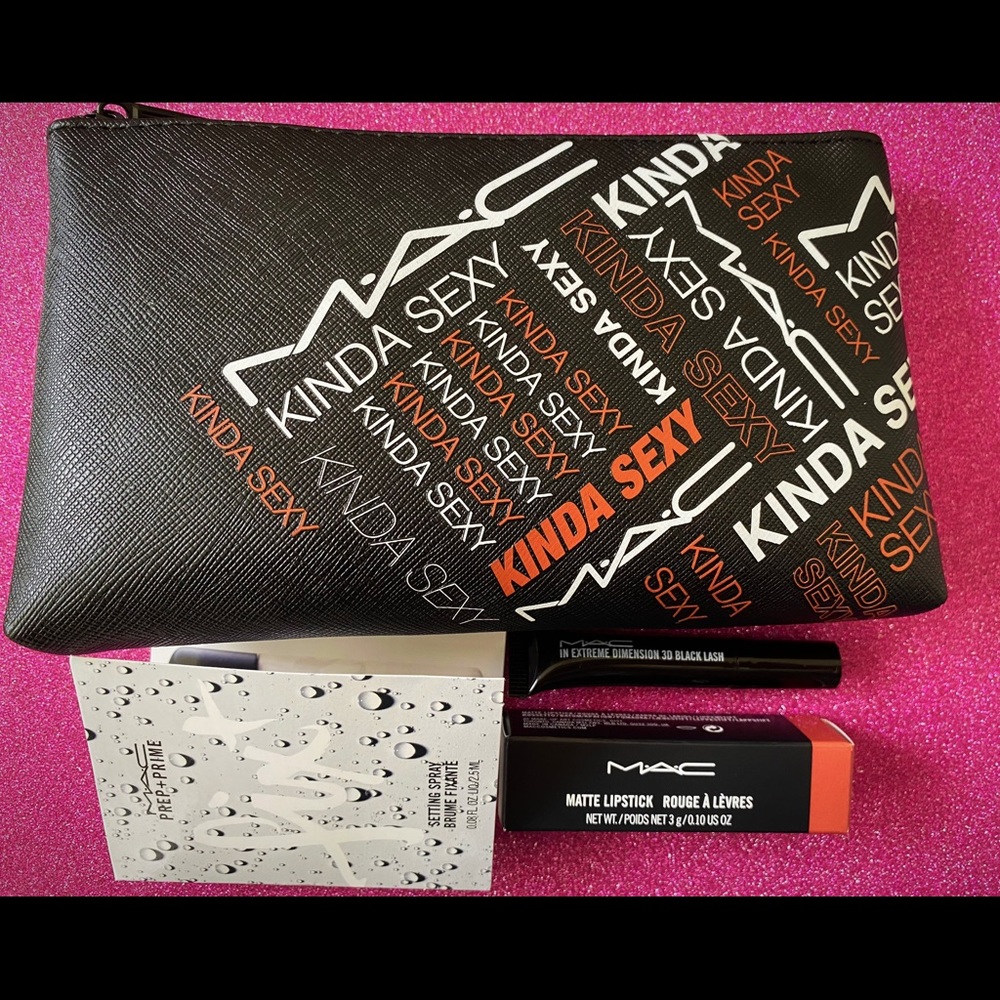Mac Cosmetics- Gift Set